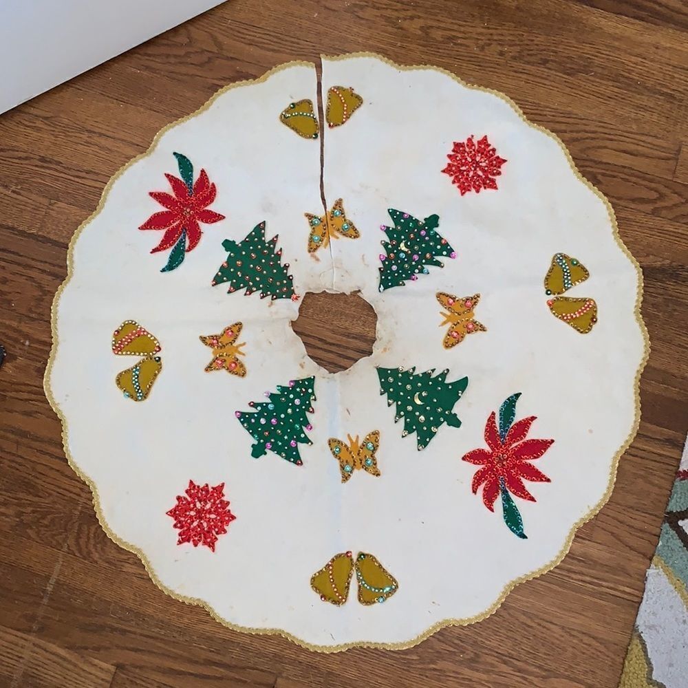 Vtg 60s felt beaded & spangled Christmas tree skirt